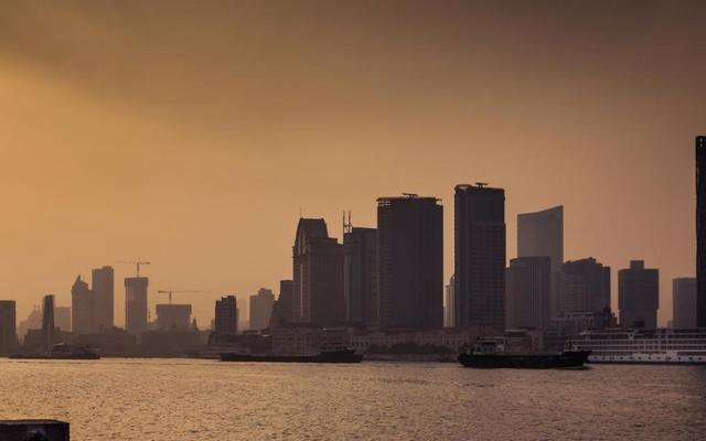 拼命买房的人群始终相信，中国楼市价格不会下跌，炒房依然可行