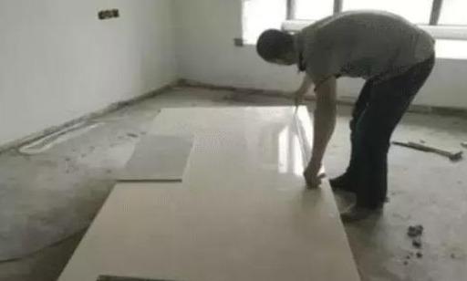 花800块定制飘窗石，师傅铺贴就要700块，业主直说别铺了！