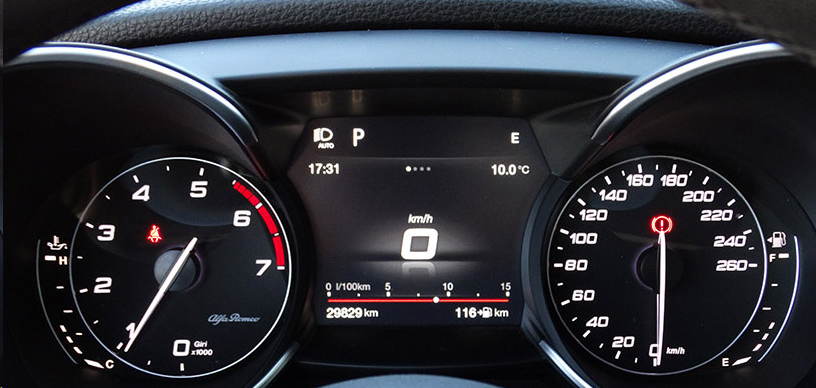 测试阿尔法罗密欧Giulia Super 2。0 Turbo 200 HP Auto 8v。