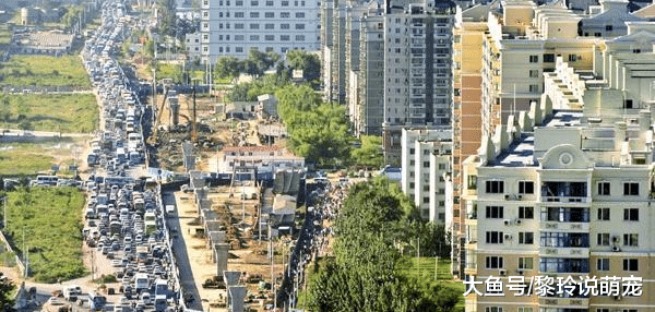 世界上最拥挤的住宅区，一天吞吐数十万人，这里的住户回家要排队