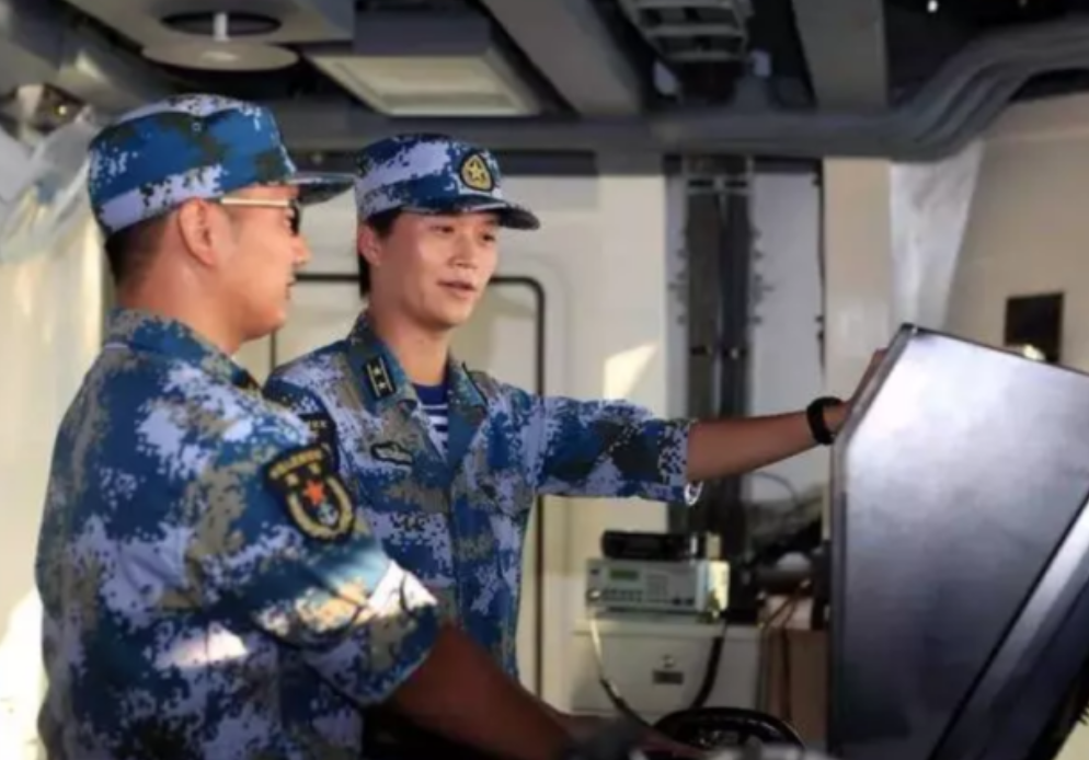 中国第一位美女舰长：放弃百万年薪，果断投笔从戎，太气魄！