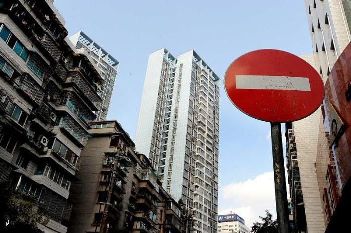 炒房者''狂甩''1420套房，无人接盘，高房价的''后遗症''终于来了