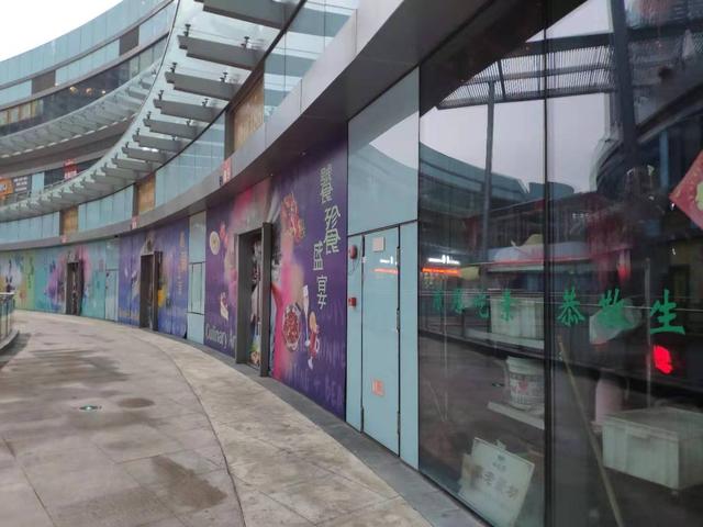 江汉路一大型商业陷尴尬境地，大量商铺空置