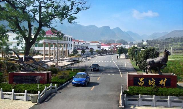 农村住房建设规划新动向，5大因素促进村庄合并，农民都要住楼房