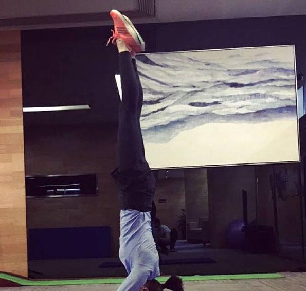 参观江疏影住的豪宅，在家还会包饺子吃，每天都要健身锻炼