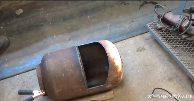 家里缺个取暖的, 牛人把煤气罐锯两刀打造成暖气炉, 网友: 心可真大!