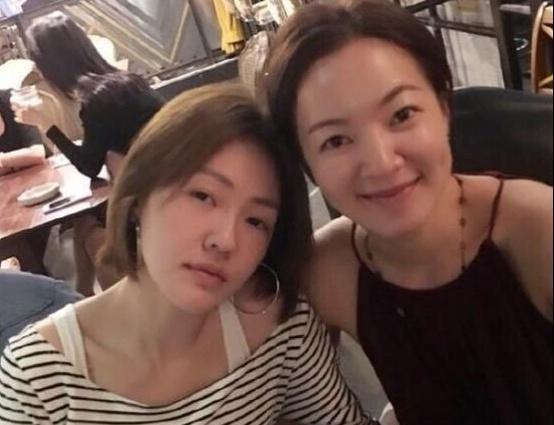 帶你參觀阿雅的豪宅，客廳還種著一棵樹，平時很喜歡做飯