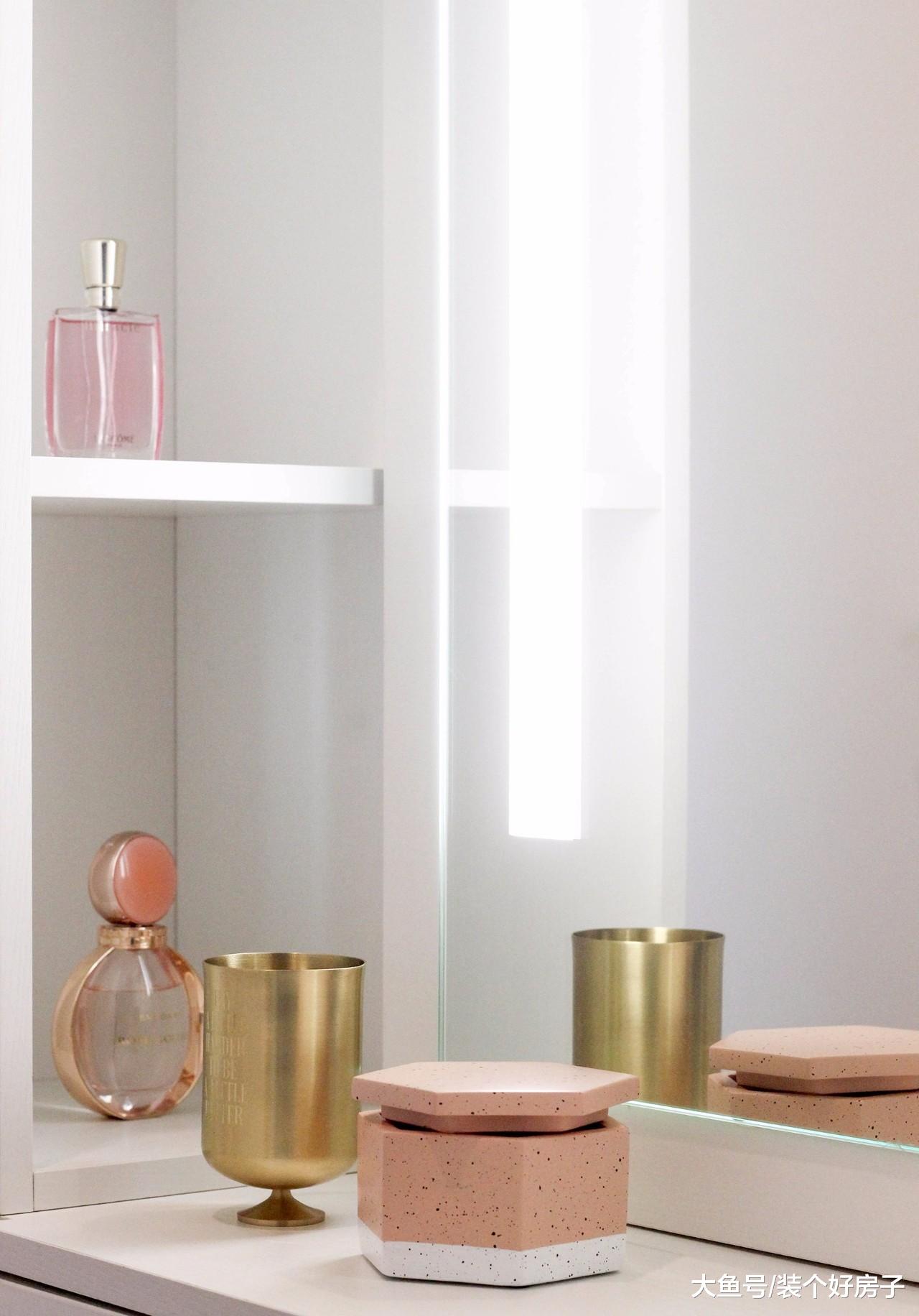 惊艳！她89㎡的家，不砸墙不凿洞，仅用配色就让家逼格满满！