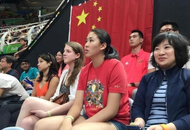 女儿为何加入美国国籍？郎平回答一针见血，让记者都哑口无言