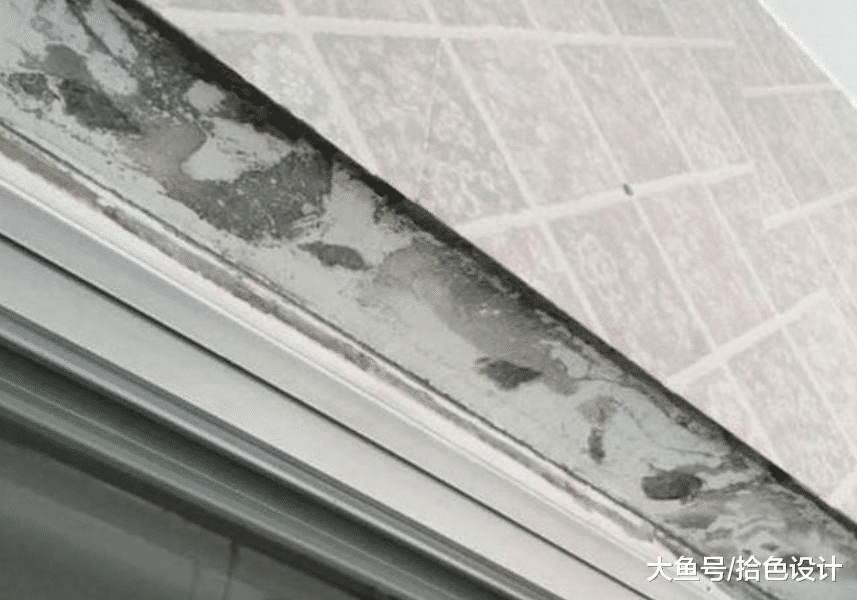 墙砖起壳，业主表示可以接受，可师傅这样修补，业主很恼火