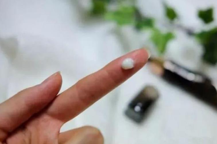 武汉协和医院自制药剂成“网红”，３次眼袋细纹全没了，平价兰蔻