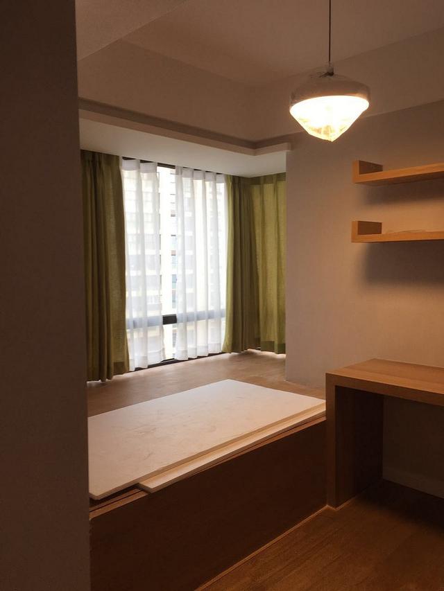 硬装结束了，头一次见卧室衣柜这样装，太漂亮了，邻居纷纷问我在哪定的？