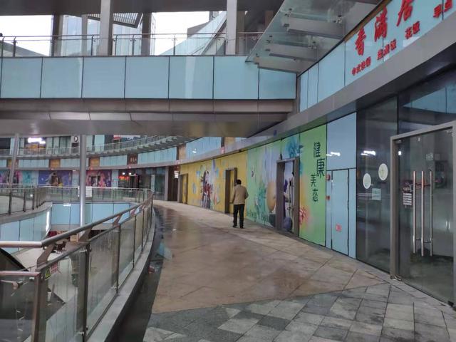 江汉路一大型商业陷尴尬境地，大量商铺空置