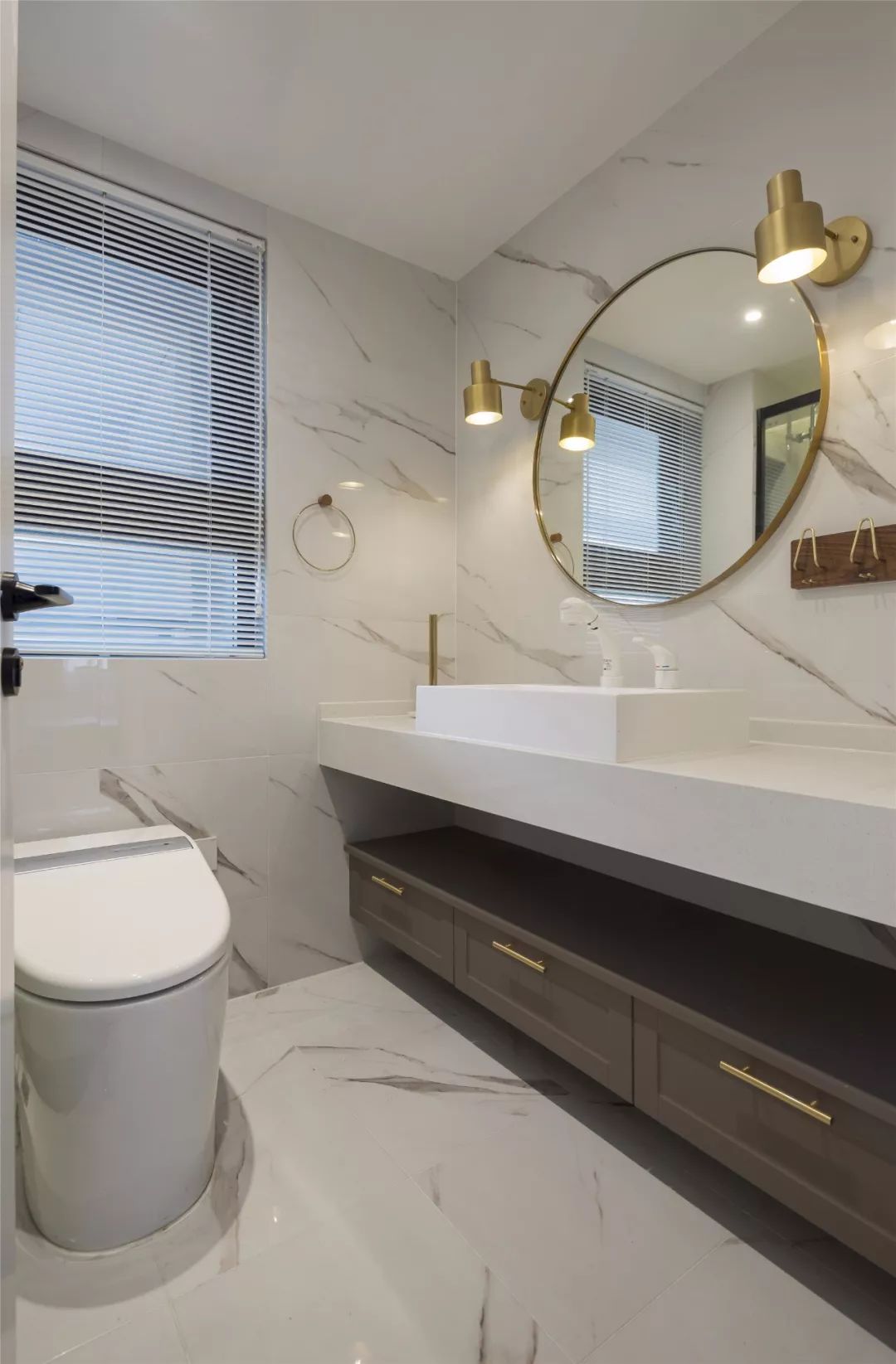 卫生间墙面砖，仿大理石质感，这叫高端！