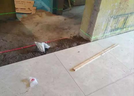 瓷砖美缝，老婆坚持要用土豪金，还说金光闪闪最好看，晒晒！