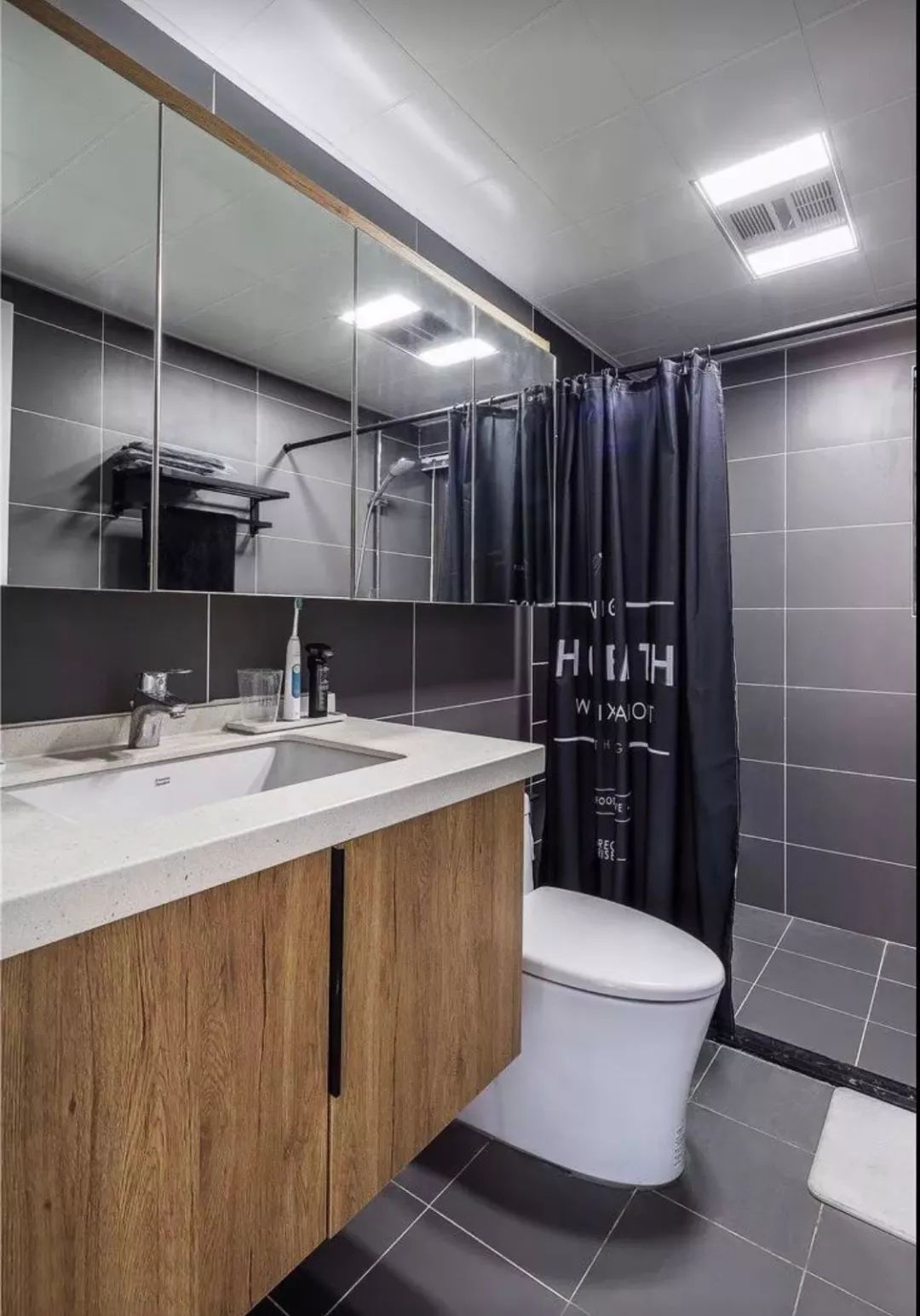 玻璃or浴帘，淋浴房用什么隔断好？