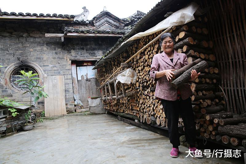 大山里的“豪宅”，共有100多间房子，如今“后辈”用来养猪