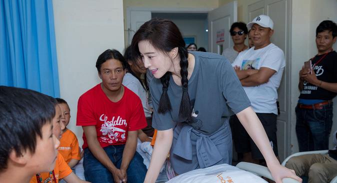 38岁范冰冰看秀生图曝光，不愧是范爷，气场超强，你支持她复出吗