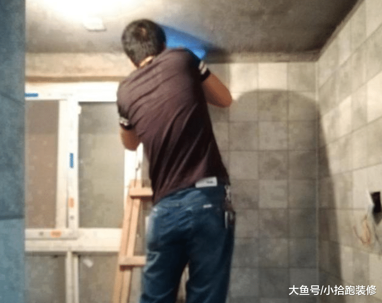 卫生间孔刚打好，师傅就说麻烦了，不过业主却感到很庆幸