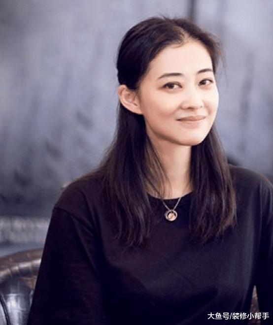 演员梅婷现在所住的房子，餐厅是真的乱，看着都吃不下饭了