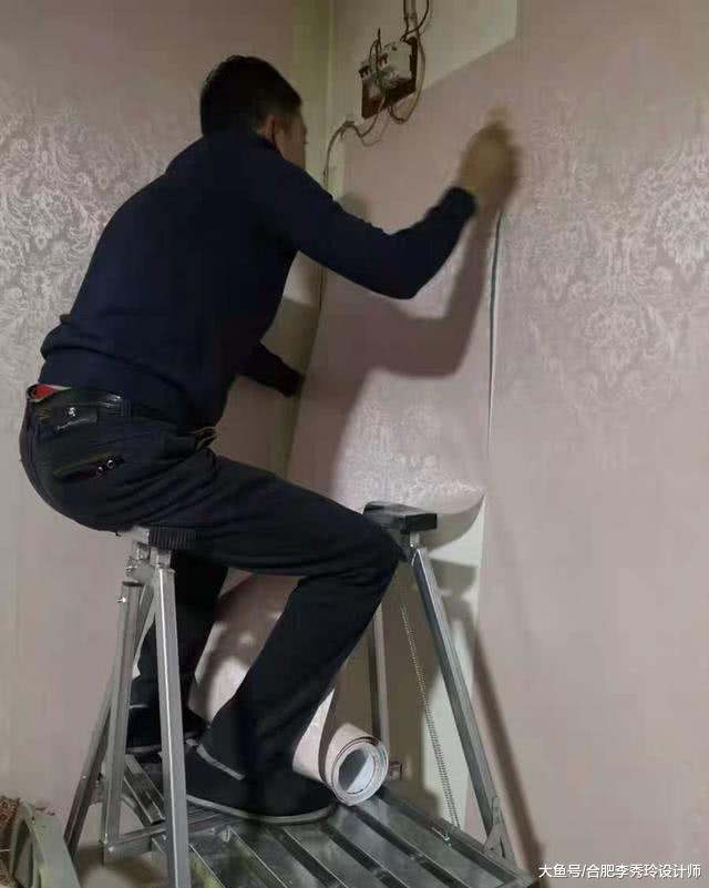 梯子底下装个轮子, 能移动能折叠! 工人: 简直为我们量身打造, 方便