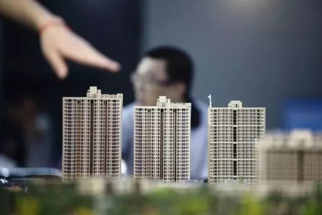 28城调整公积金缴存基数 这城基数最高 你每月交多少？