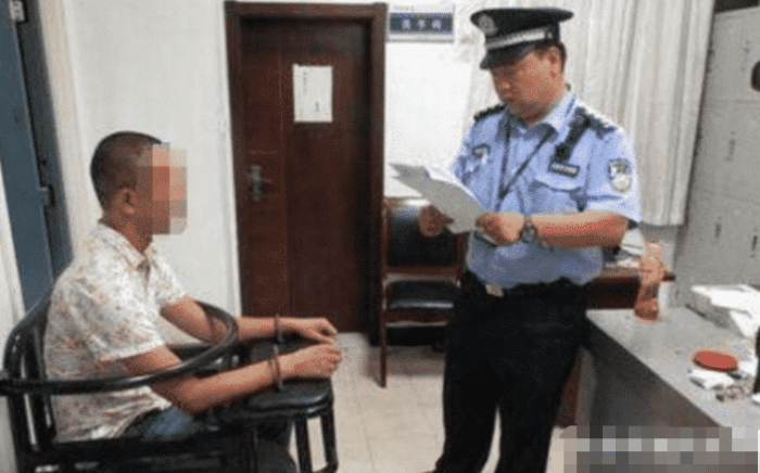 妻子“睡觉不关门”，邻居悄悄溜进了房，邻居：还挺配合的