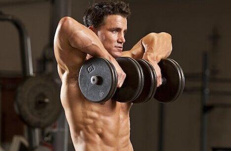 健身肩膀锻炼后一大一小，如何纠正过来？