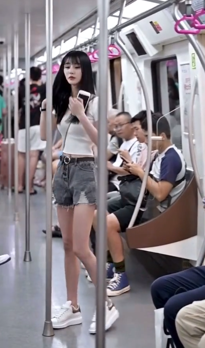 那些单身的男生一点眼力劲儿都没有，活该你们单身