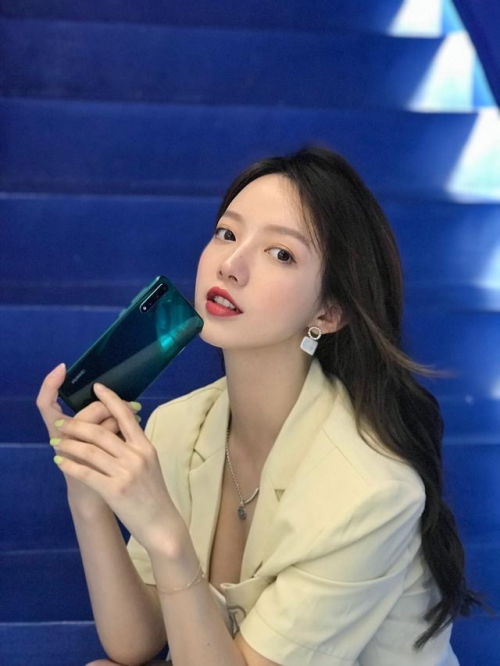 时尚博主穿搭心得：大胆穿出个性 科技潮品华为nova5系列点缀魅力