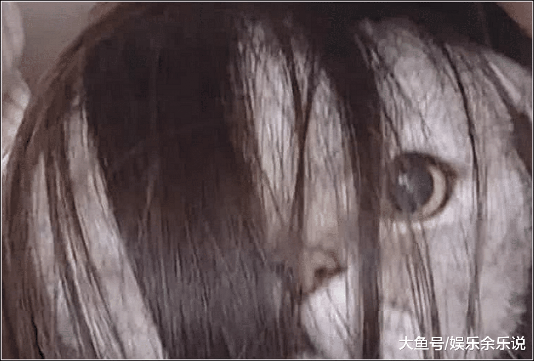 女主抱着猫咪拍照，当成品出来那一刻，网友：想做的你怀中猫