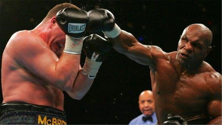 世界近代历史中最能打的4个人，李小龙在他们面前，强弱立分高下