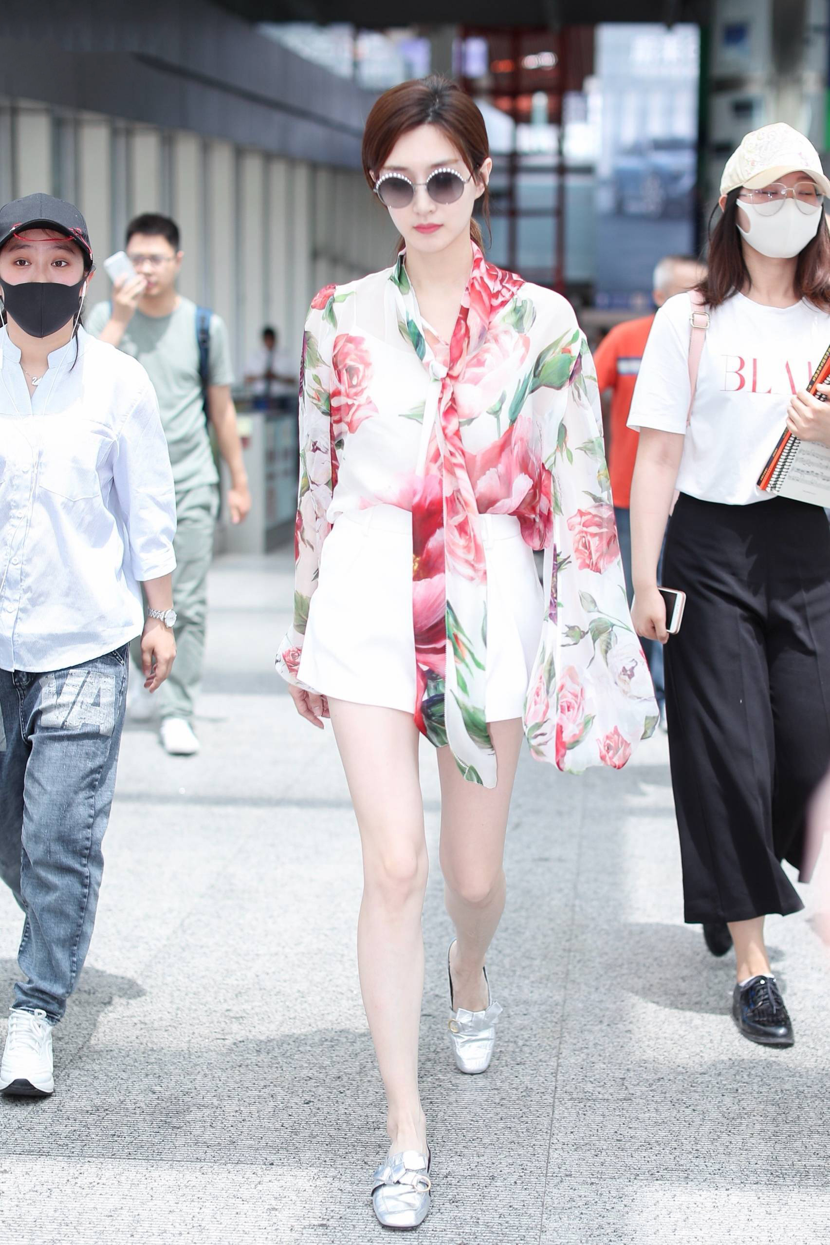 江疏影穿"安全裤"有多会撩?比裙子还长一手指,网友:简直性感的要命了