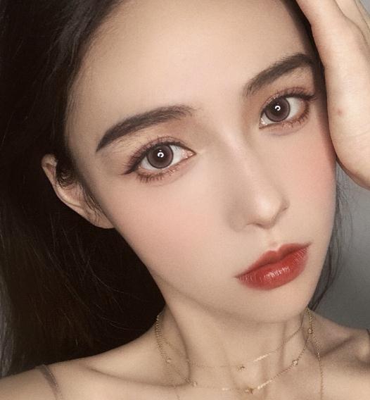 又一“国产口红”要火了，不卡唇纹巨显白，Dior见了也得低头！