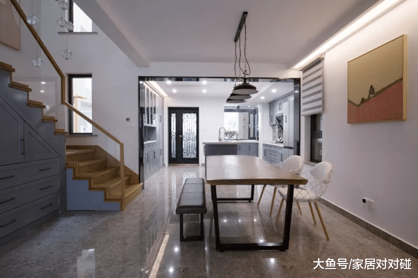 为20㎡小院, 坚持买下203㎡底楼复式, 完工变简约小豪宅, 太值了