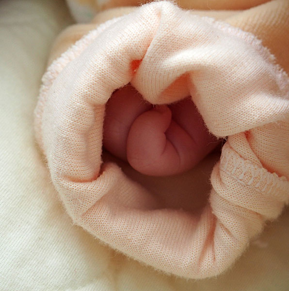 刚住上新房没多久孩子就患上了白血病，除甲醛一定要多长个心眼 。