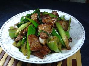 蒜燒回鍋肉，老人小孩都愛吃，隔壁小孩都饞哭了