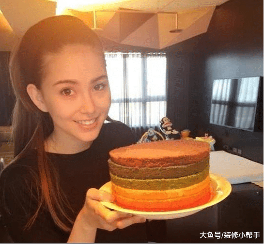 音乐天王周杰伦现实的家，粉丝看了后，纷纷表示太失望了