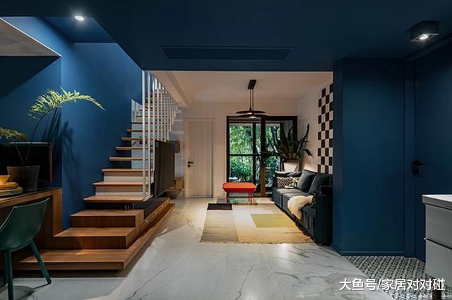 124㎡底樓“奇葩戶型”，裝出別墅范！客廳設計實用極了，曬曬全屋