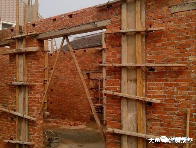 拆舊建新忙蓋房，兩層別墅建成好熱鬧，都說建的漂亮