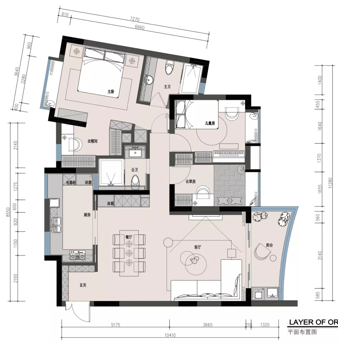 122平的轻美式风三居室，浅咖色背景墙华丽又优雅
