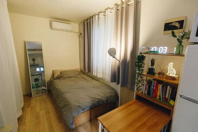 小姐姐为省钱租12㎡单间，动手大改造，房东看见后竟主动减租！