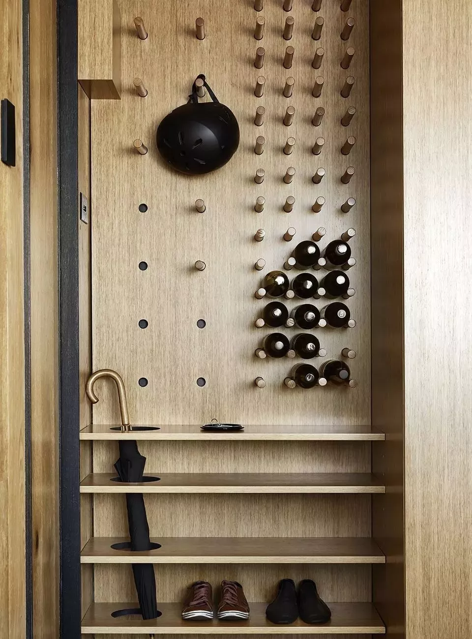 35平的原木风小户型公寓，变形家具让小房子更实用