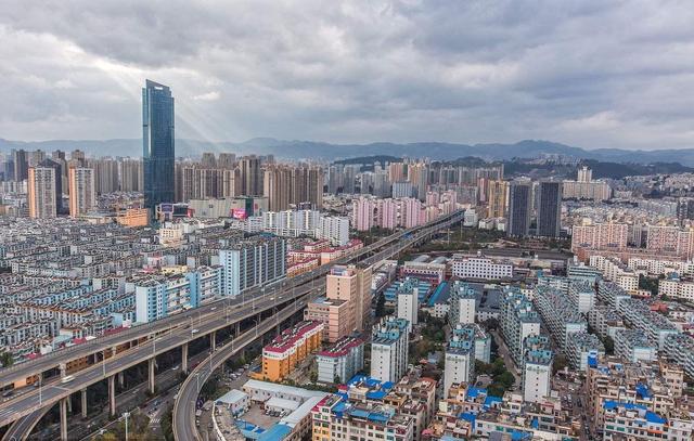 专家：住房销售量下跌并不代表房价下跌，主要看价格变化