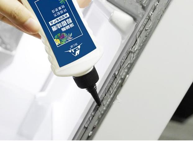 冰箱密封条发霉难清洗，别用钢丝球擦，教你这方法，杀菌更卫生