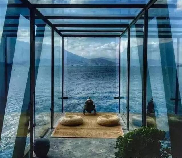 参观杨丽萍现实的豪宅，这才是真正的海景房，房子起码价值过亿