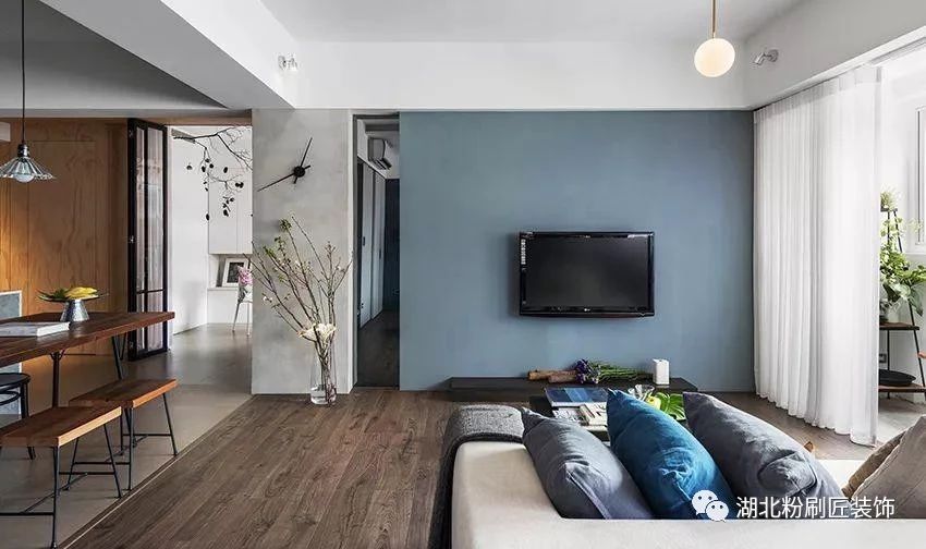 93m2现代简约，清新阳台透过玻璃充满了全屋！