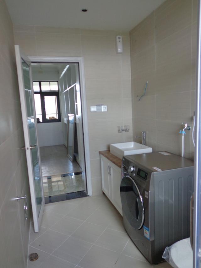 新房正在通风去甲醛, 部分软装还没布置, 朋友说白得太单调了!