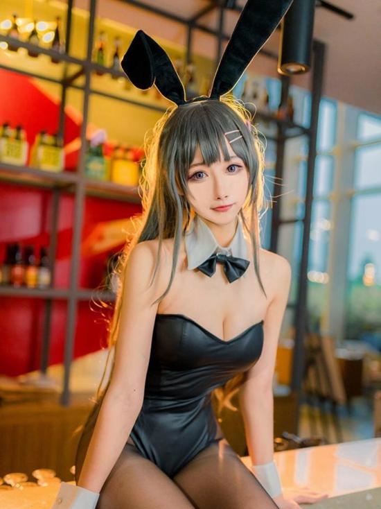 摄影：日本萝莉樱岛麻衣cos兔女郎，娇羞可爱又性感