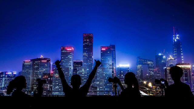 一线城市房价为何这么高？专家说透了，还敢跑三四线城市买房吗？